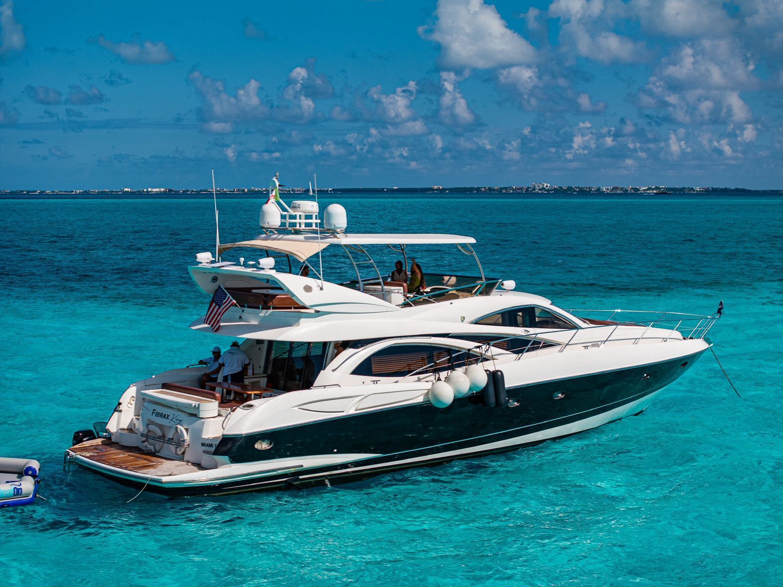 66FT SUNSEEKER MANHATTAN (FIBRAX KING - CANCUN) rental in Cancún